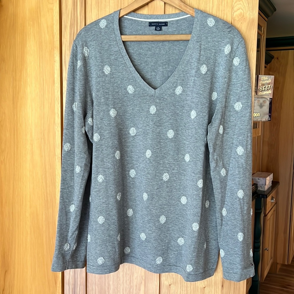 Tommy Hilfiger women’s gray V-neck sweater with silver shimmery dots XL EUC